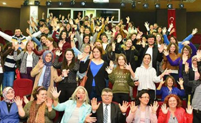 Büyük saygısızlık: 10 Kasım'da 'Kahkaha ile stres atma' etkinliği