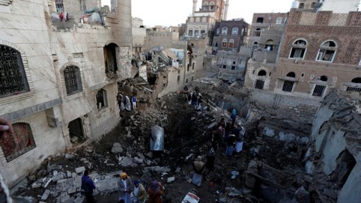 Taş üstüne taş kalmadı: Suudi uçakları Yemen'i vurdu