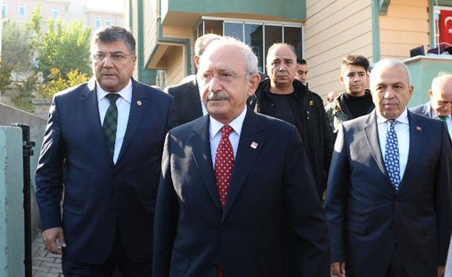 Kılıçdaroğlu şehit ailesini ziyaret etti!