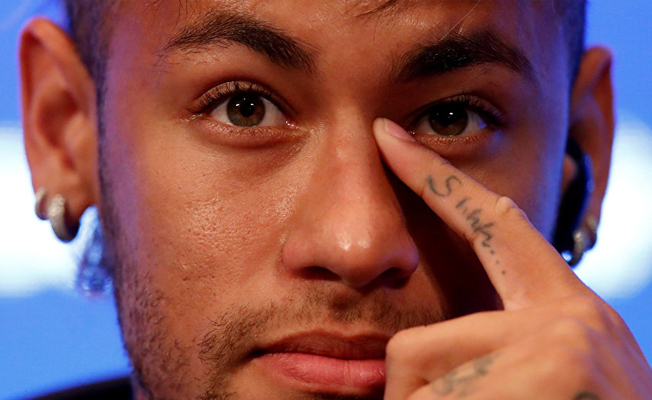 Neymar basın toplantısında ağladı!