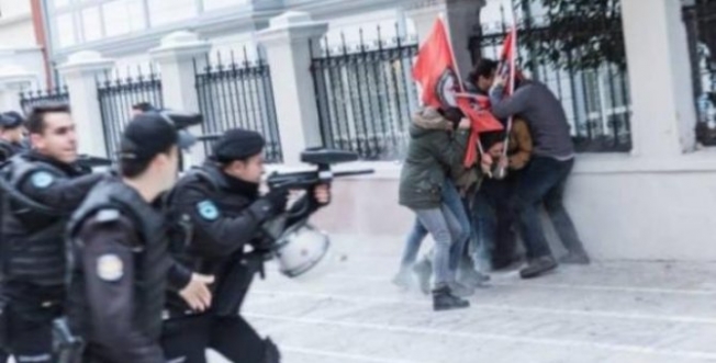 Ekim Devrimi yürüyüşüne müdahale: Gözaltılar var