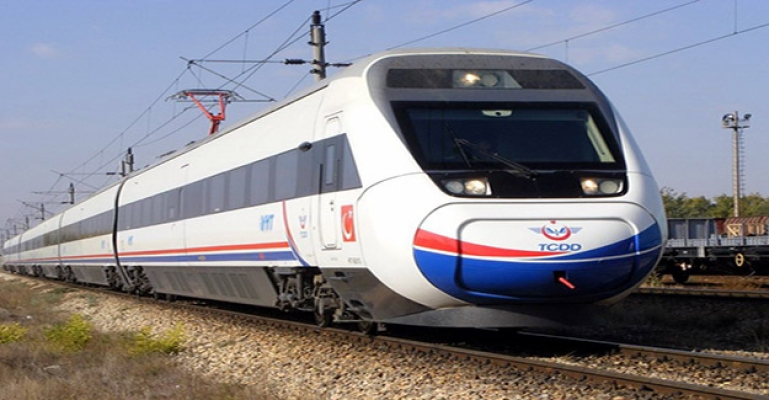 Tren minibüse çarptı: Ölü ve yaralılar var