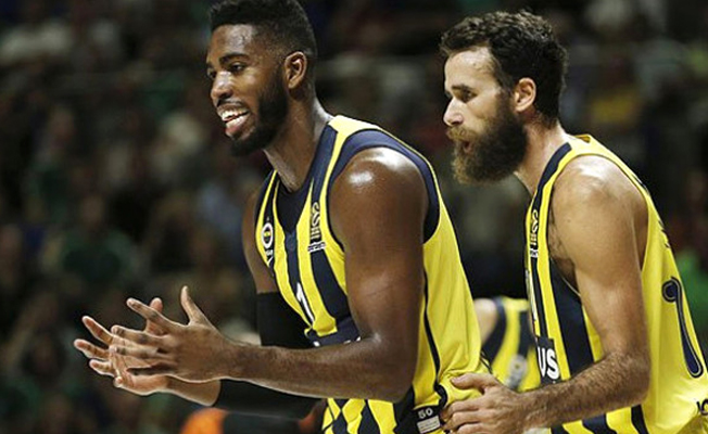 Fenerbahçe'nin milyonluk yıldızları maça metroyla gitti