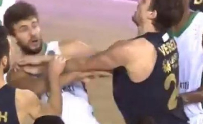 Fenerbahçe - DAÇKA maçında gerginlik!