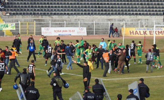 Çorum Belediyespor-Osmaniyespor maçı sonrası arbede