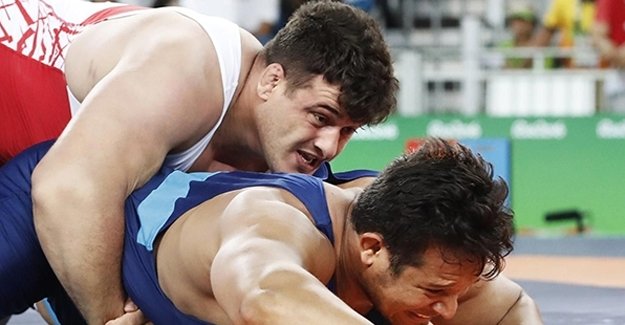Milli güreşçi Rıza Kayaalp Rio'da yarı finalde