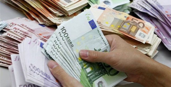 Euro rekor üstüne rekor kırdı: Dolar 3,90'a dayandı