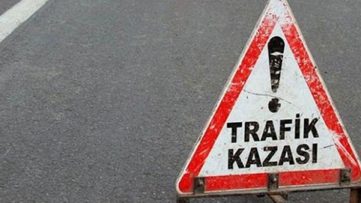 Otomobil nehre düştü: 2 ölü
