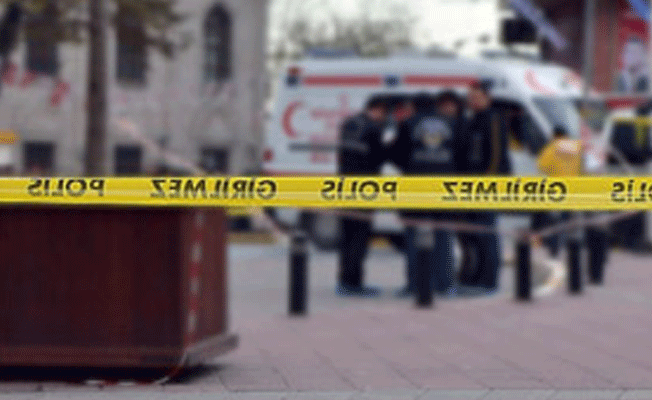 Galata Köprüsü'nde balık tutan vatandaşlar, denizde erkek cesedi buldu