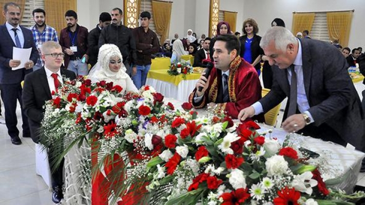 İlk kez bir müftü resmi nikah kıydı