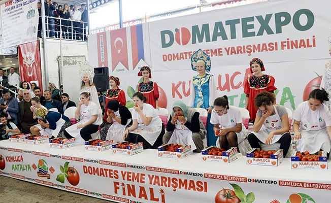 Türkler ve Ruslar domates yeme yarışı yaptı
