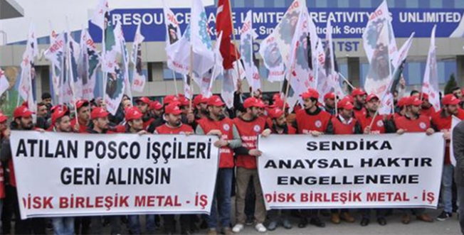 Sendikaya üye olmaları sebebiyle işten atılan işçiler için eylem