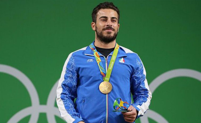 Depremzedelere yardım etmek için olimpiyat madalyasını satışa çıkardı!