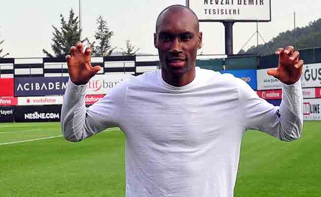 Beşiktaş Yönetimi, Atiba Hutchinson'ı Şenol Güneş'in yardımcısı olarak düşünüyor