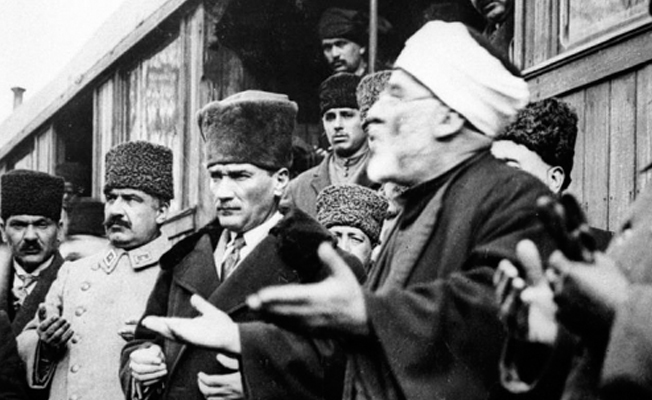 Yeni Şafak yazarı: 15 Temmuz, Atatürkçülük ile muhafazakârlığı müttefik yaptı