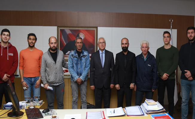 Genç basketbolculardan Başkan Selvitopu'na moral ziyareti