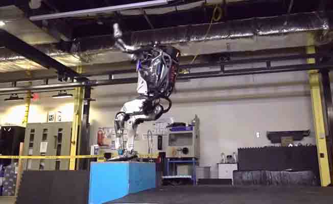Boston Dynamics'ten takla atan robot: Atlas