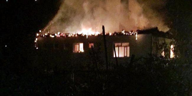 Tutuşsun diye sobaya benzin döktü: Ev kül oldu