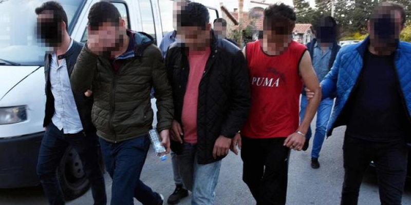 Göçmenlerle insan kaçakçıları arasında kavga çıktı