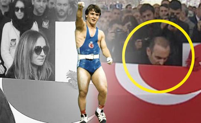 Naim Süleymanoğlu'nun cenazesinde çarpıcı fotoğraf