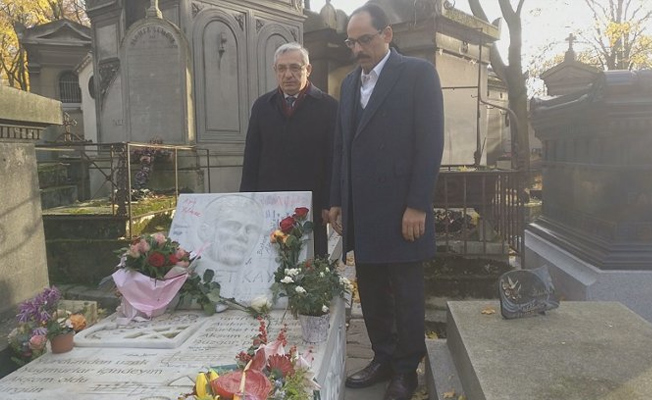 Cumhurbaşkanlığı Sözcüsü Kalın, Ahmet Kaya'nın mezarını ziyaret etti