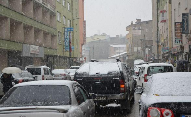 Hakkari'de yoğun kar yağışı