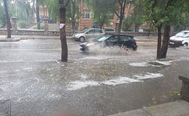 İzmir’de dolu, Çeşme’de hortum