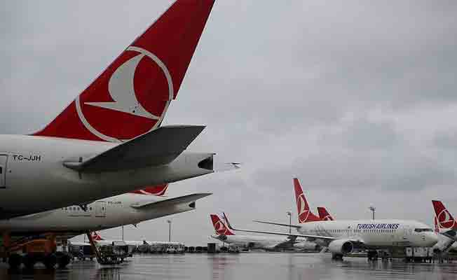 Rüzgar Atatürk Havalimanı'nda uçakları pas geçirdi