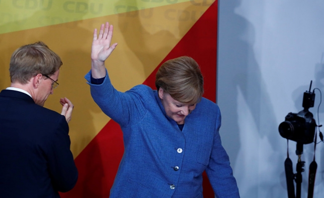 Merkel'den erken seçim çağrısı