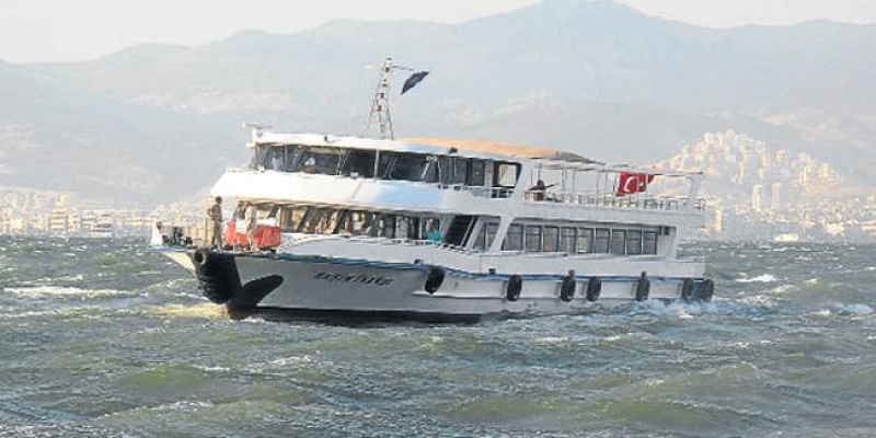 İzmir'de yolcu gemisi seferleri iptal edildi