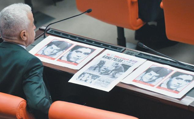 Meclis Başkanı seçilen Kahraman'a 'Kanlı Pazar' protestosu