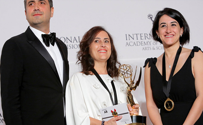 Türkiye'ye ilk Emmy Ödülünü getiren dizi hangisi?