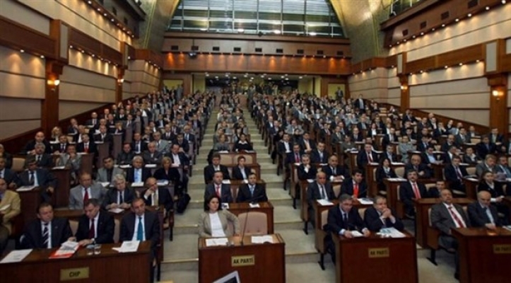 İBB Meclis Toplantısı'nda gerginlik: CHP'li üyeler toplantıyı terk etti