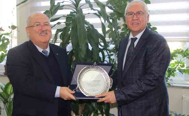 Başhekim Ünal'dan Başkan Selvitopu’na teşekkür plaketi