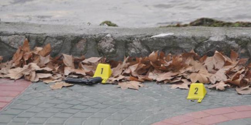 Havaya ateş açtı, polisi görünce kendini vurdu