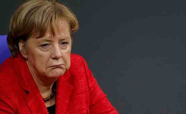 Merkel'e partisinden istifa çağrısı