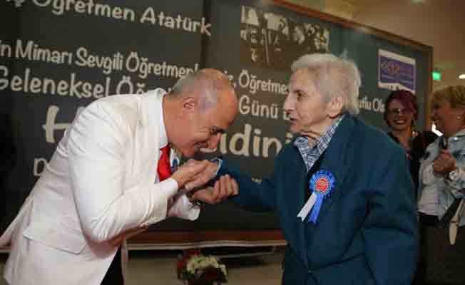 Başkan Akgün: Öğretmen, eli öpülecek insandır! 