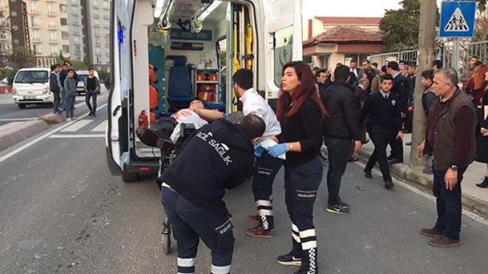 Okul önünde vahşet: Liselileri bıçakladı