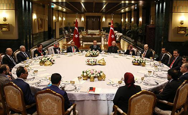 Erdoğan Beştepe'de öğretmenlerle görüştü!