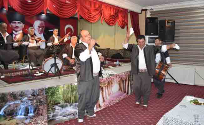 Derik'te Öğretmenler Günü'ne sıra geceli kutlama