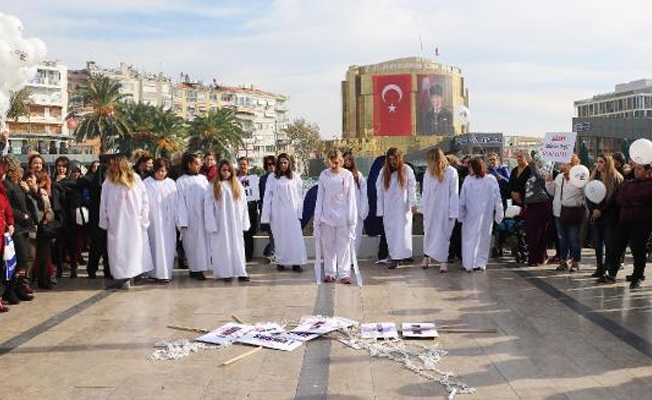 Aydın'da kadına şiddete tiyatral gösteriyle 'Dur' denildi