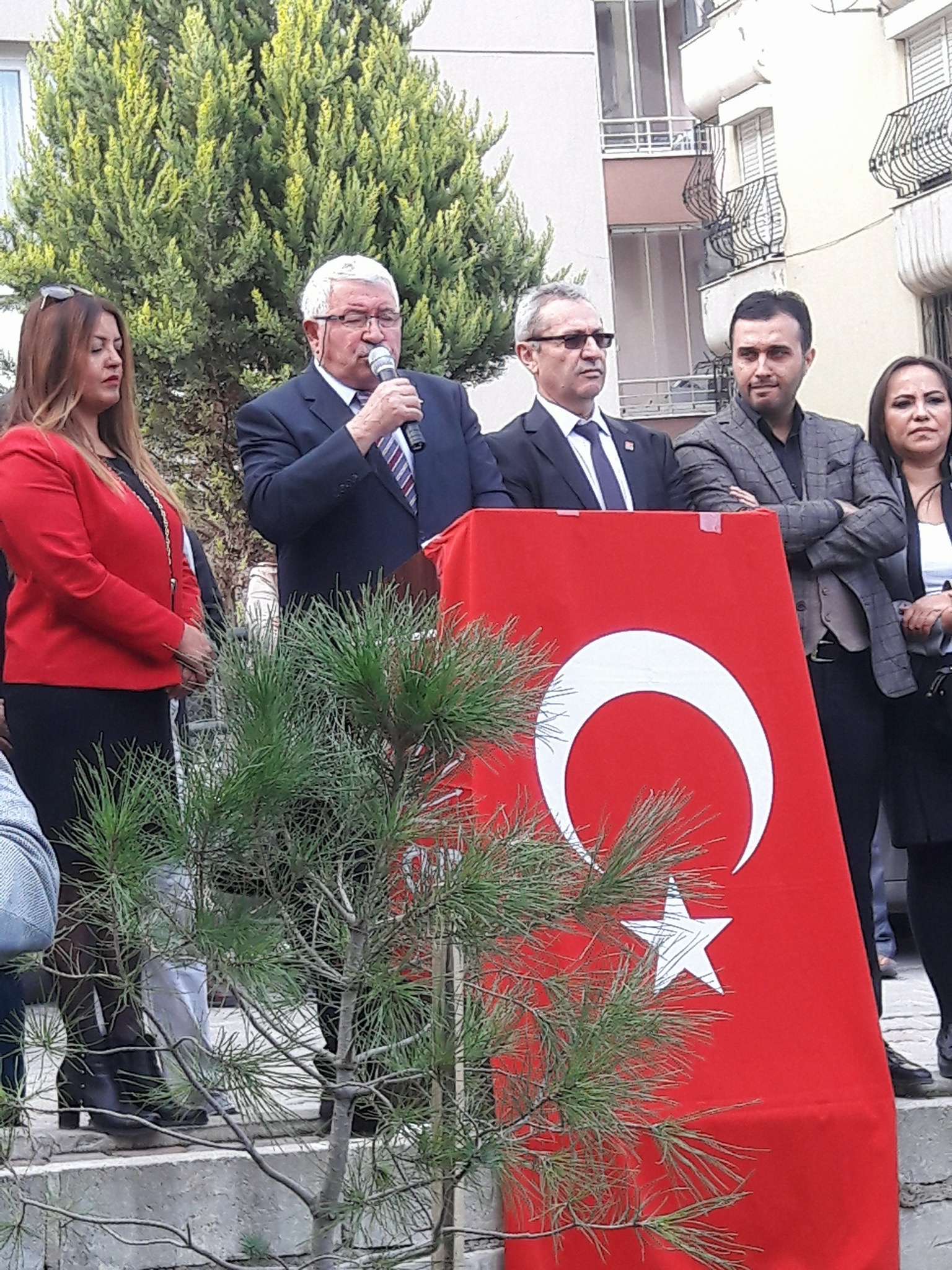 CHP Karabağlar’da Akpınar yola çıktı