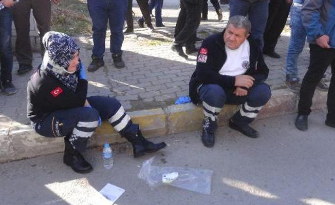 Ambulans, otomobille çarpıştı: 5 kişi yaralandı