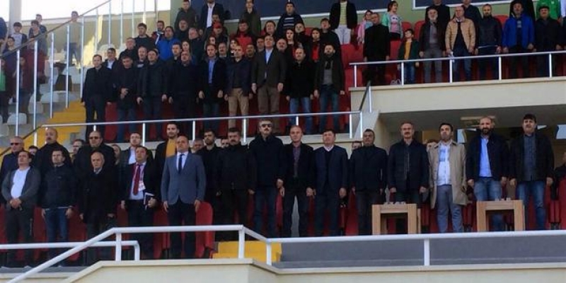 Samsun'da protokol tribünü karıştı