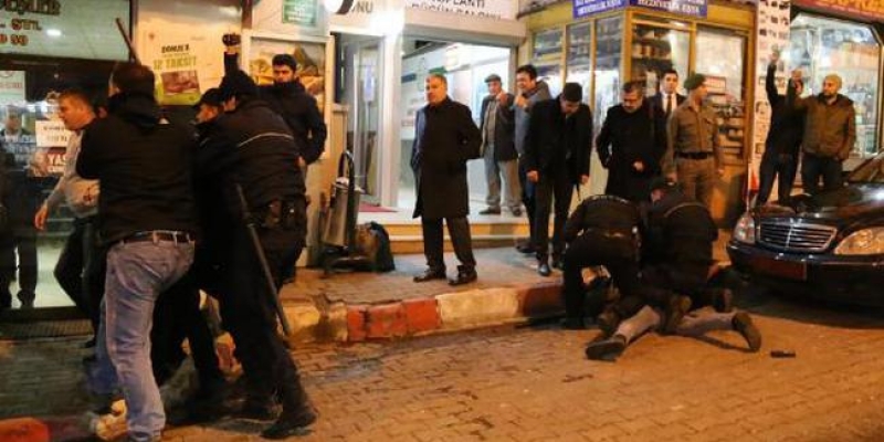 Ensar Vakfı protestosuna polis müdahalesi: 10 gözaltı