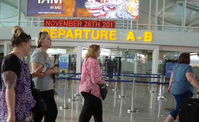 Bali'de binlerce turist mahsur kaldı