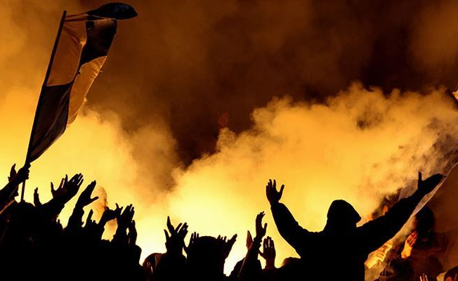 Shakhtar Donetsk otobüsünü durduran holiganlar, futbolcuları tehdit etti