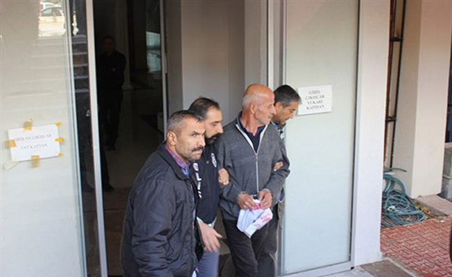 Seyyar satıcıyı "kuru üzümü eksik tarttın" diyerek öldürdü