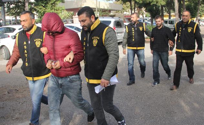 Suriyeli hamalın parasını elektroşok cihazıyla gasp ettiler