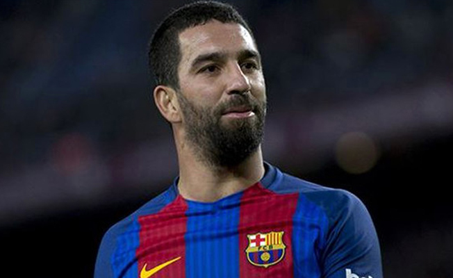 Barcelona, Mesut Özil transferi için Arda Turan'ı teklif edecek